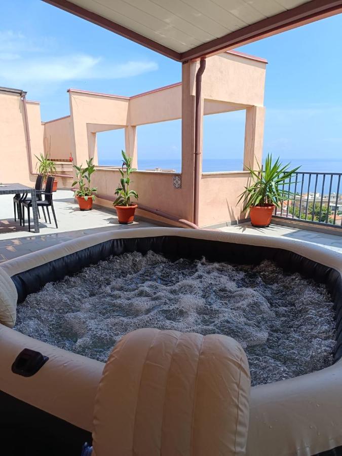 Attico Vista Mare Con Terrazza E Spa Riscaldata Санто-Стефано-ди-Камастра Экстерьер фото