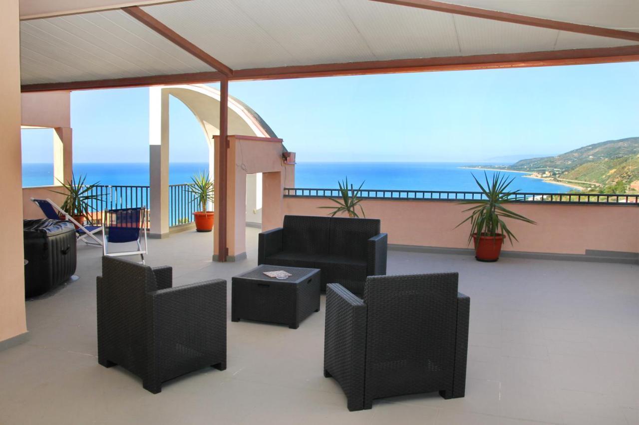 Attico Vista Mare Con Terrazza E Spa Riscaldata Санто-Стефано-ди-Камастра Экстерьер фото