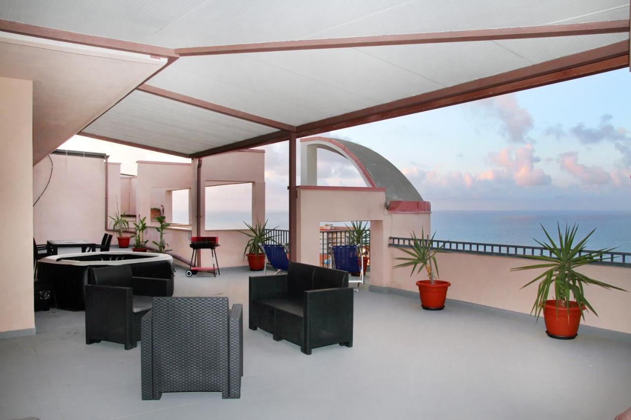Attico Vista Mare Con Terrazza E Spa Riscaldata Санто-Стефано-ди-Камастра Экстерьер фото